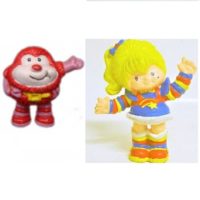 Blondine au pays de l'arc-en-ciel et lutin rouge 2 figurines