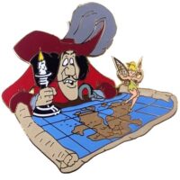 Pin’s La Fée Clochette et le Capitaine Crochet. Série Disney Moments mémorables.