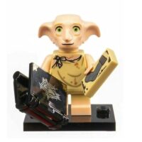 Dobby elfe de maison Minifigurine LEGO série Harry Potter avec livre et chaussette.
