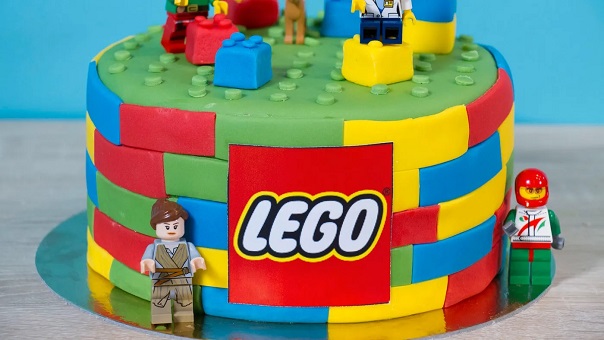 Gateau d'anniversaire et cake design. Pour l'organisation d'une fête d'anniversaire pour les enfants.