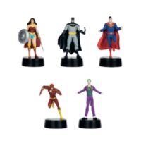 5 figurines DCcomics Super héros sur socle avec LED Projection logo dessous.